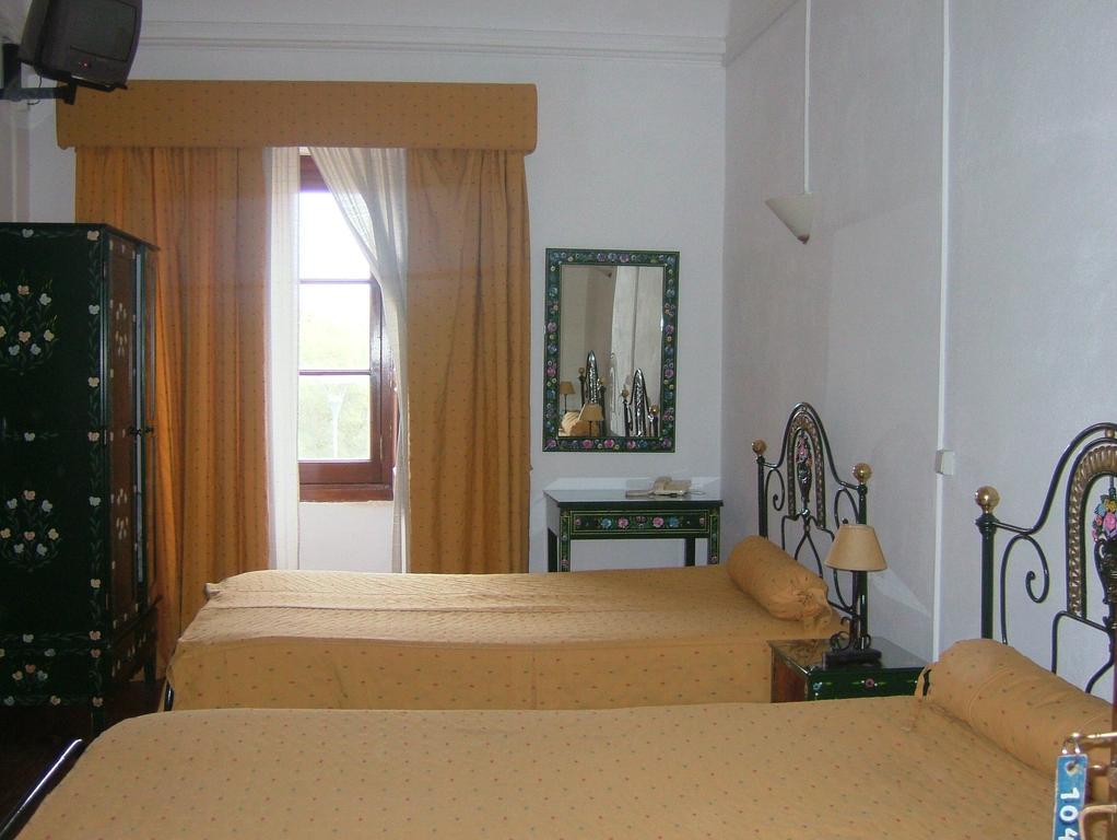 Alentejano Low Cost Hotel Эштремош Номер фото
