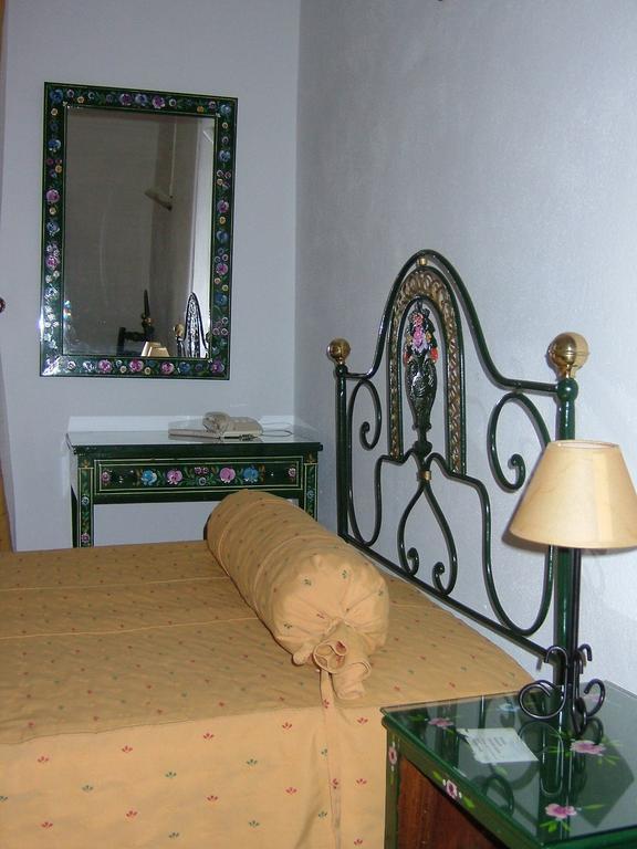 Alentejano Low Cost Hotel Эштремош Номер фото