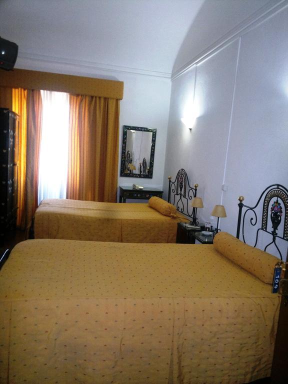 Alentejano Low Cost Hotel Эштремош Номер фото